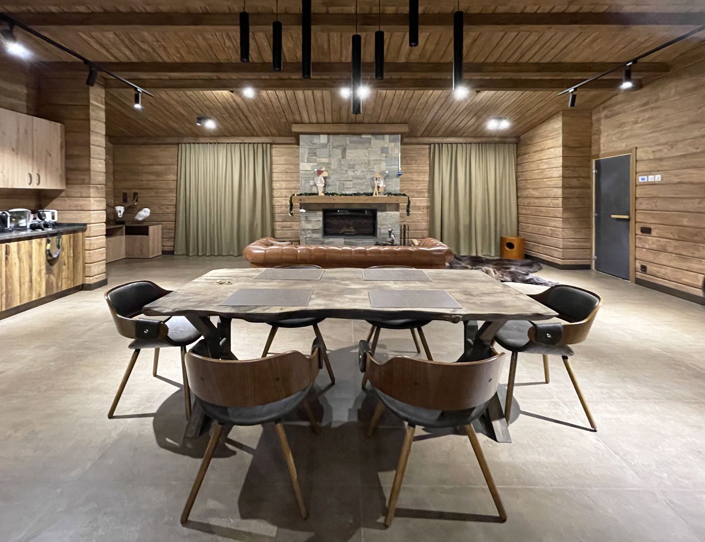 Дизайн гостиной и столовой зоны в стиле рустик